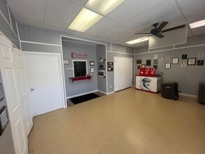 22412 Perry Hwy, Zelienople, PA for lease Building Photo- Image 2 of 22