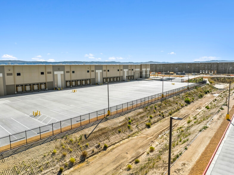 46950 N 45th Street W, Lancaster, CA for lease - Building Photo - Image 2 of 4