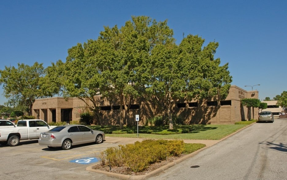 14740 Barryknoll Ln, Houston, TX for lease - Building Photo - Image 2 of 10