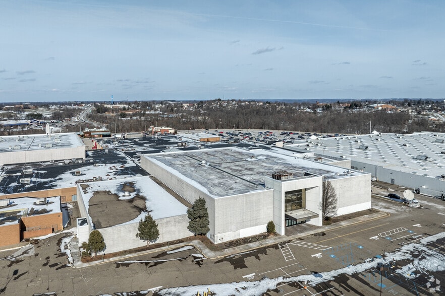 100 Mall Dr, Steubenville, OH for lease - Building Photo - Image 3 of 28