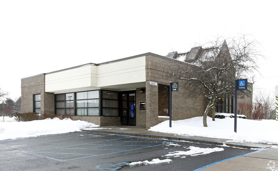 43443 Joy Rd, Canton, MI for sale - Primary Photo - Image 1 of 3