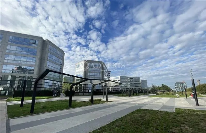 4 Place De Londres, Tremblay-en-France for lease - Building Photo - Image 2 of 11