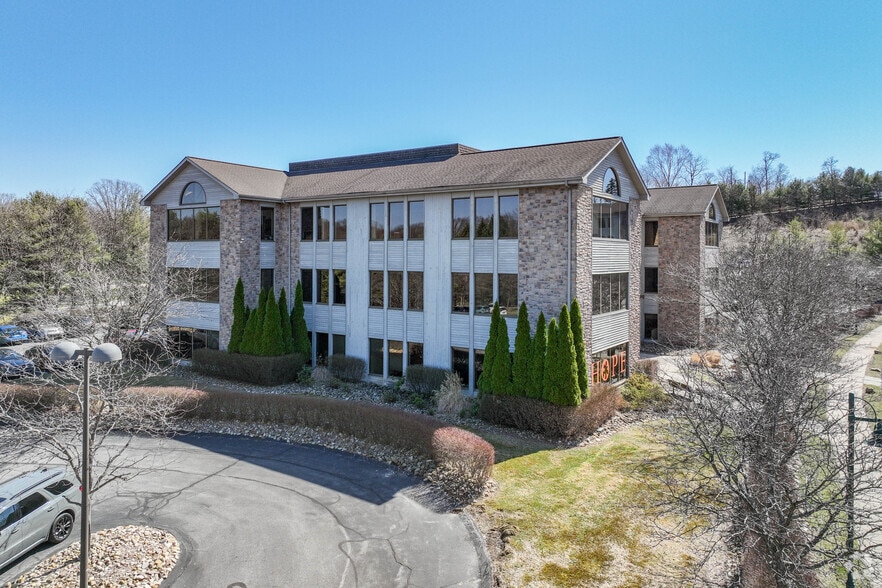 5000 Stonewood Dr, Wexford, PA for sale - Building Photo - Image 2 of 20