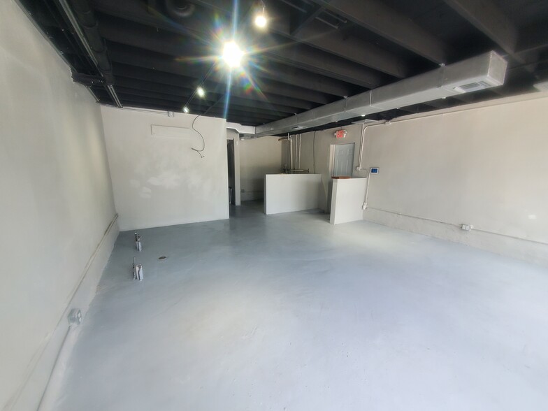 137 SE 1st Ave, Dania Beach, FL for lease - Interior Photo - Image 2 of 4