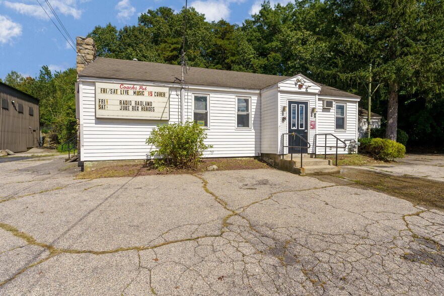329 Waterman Ave, Smithfield, RI for sale - Primary Photo - Image 1 of 1