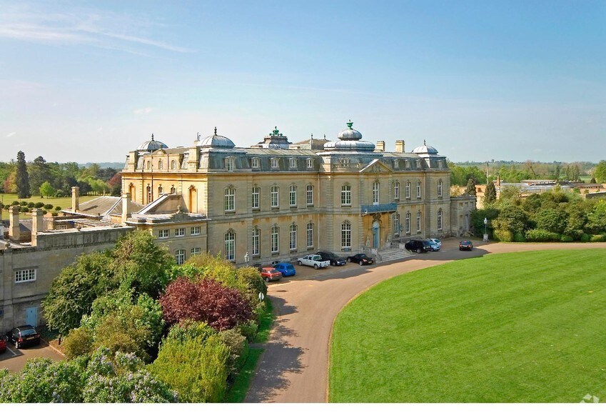 Park Ave, Bedford, BDF MK45 4HS