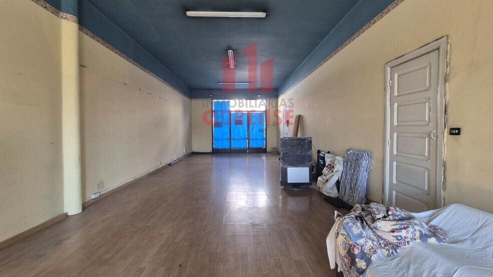 Retail in Ourense, Orense for lease - Building Photo - Image 2 of 8
