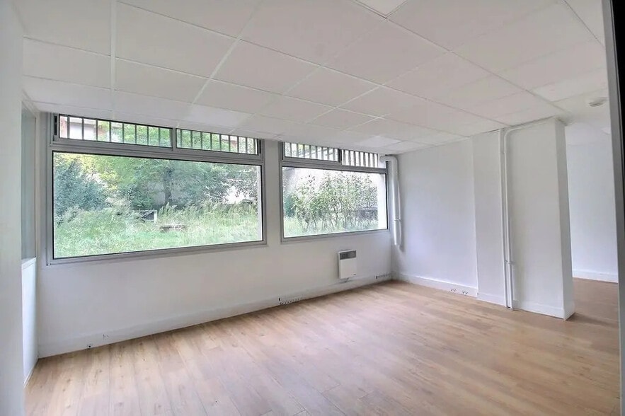 Office in Paris for lease - Building Photo - Image 3 of 5