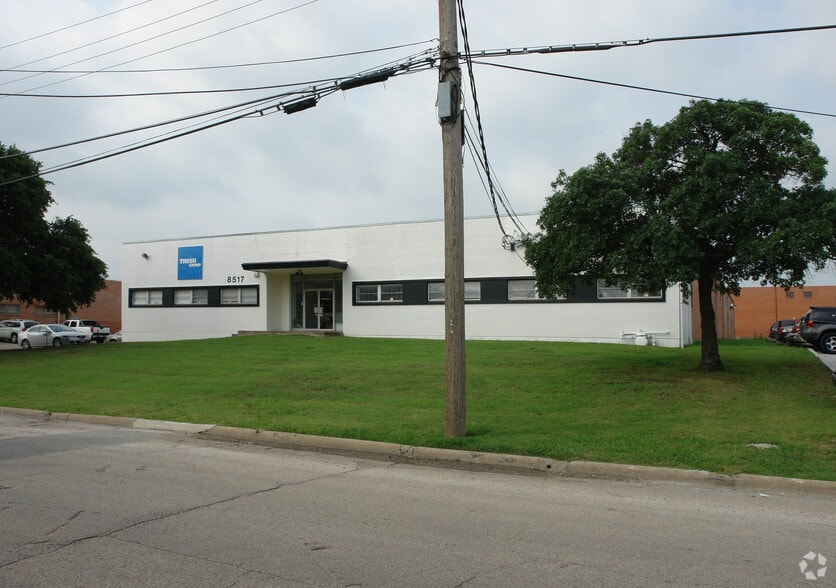 8517 Directors Row, Dallas, TX for sale - Primary Photo - Image 1 of 1