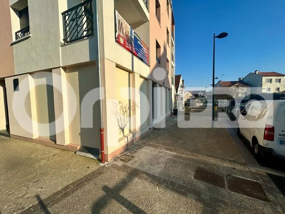 Retail in Breuillet for sale Building Photo- Image 1 of 5