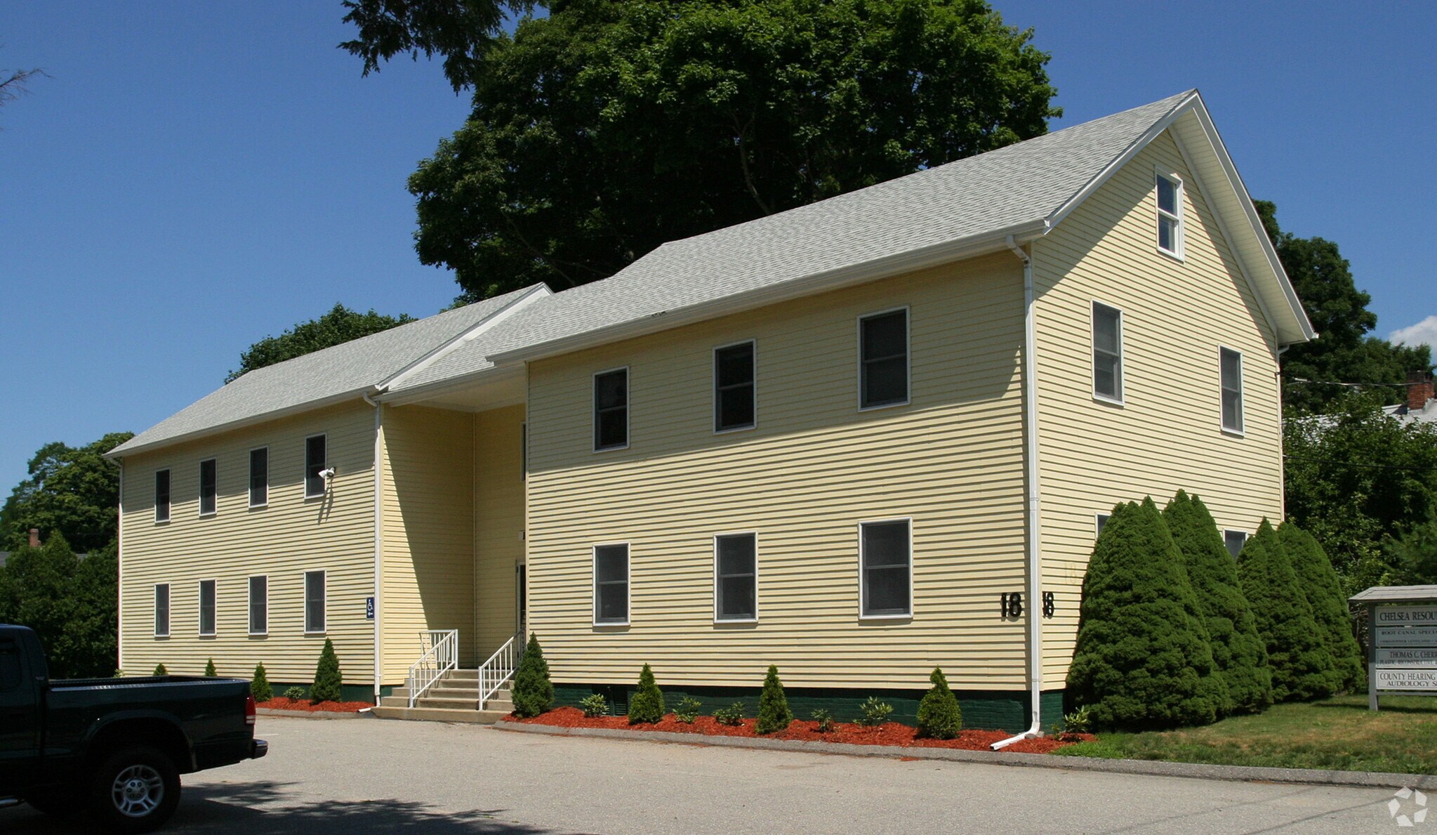18 Oneco St, Norwich, CT for sale Primary Photo- Image 1 of 1