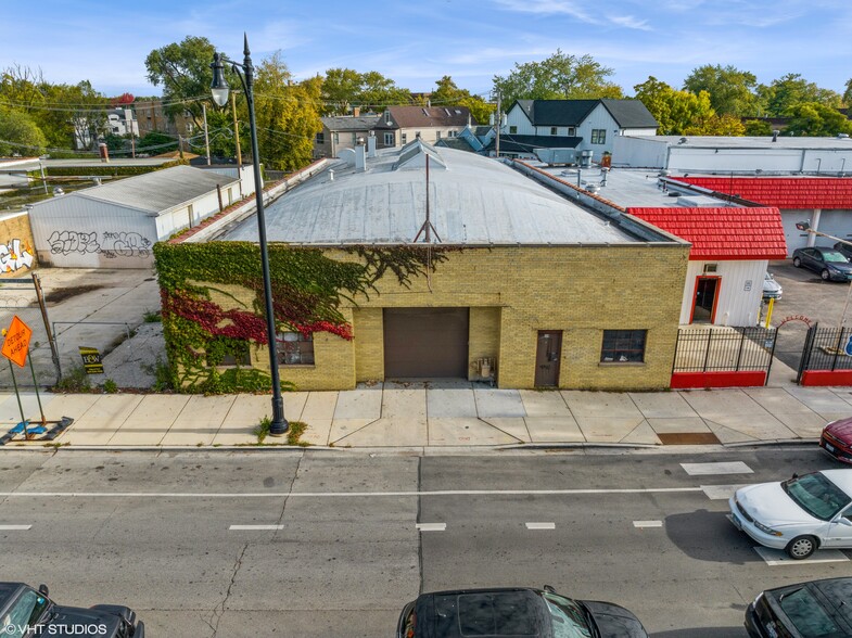 3527 N Milwaukee Ave Portfolio portfolio of 2 properties for sale on LoopNet.com - Building Photo - Image 1 of 11