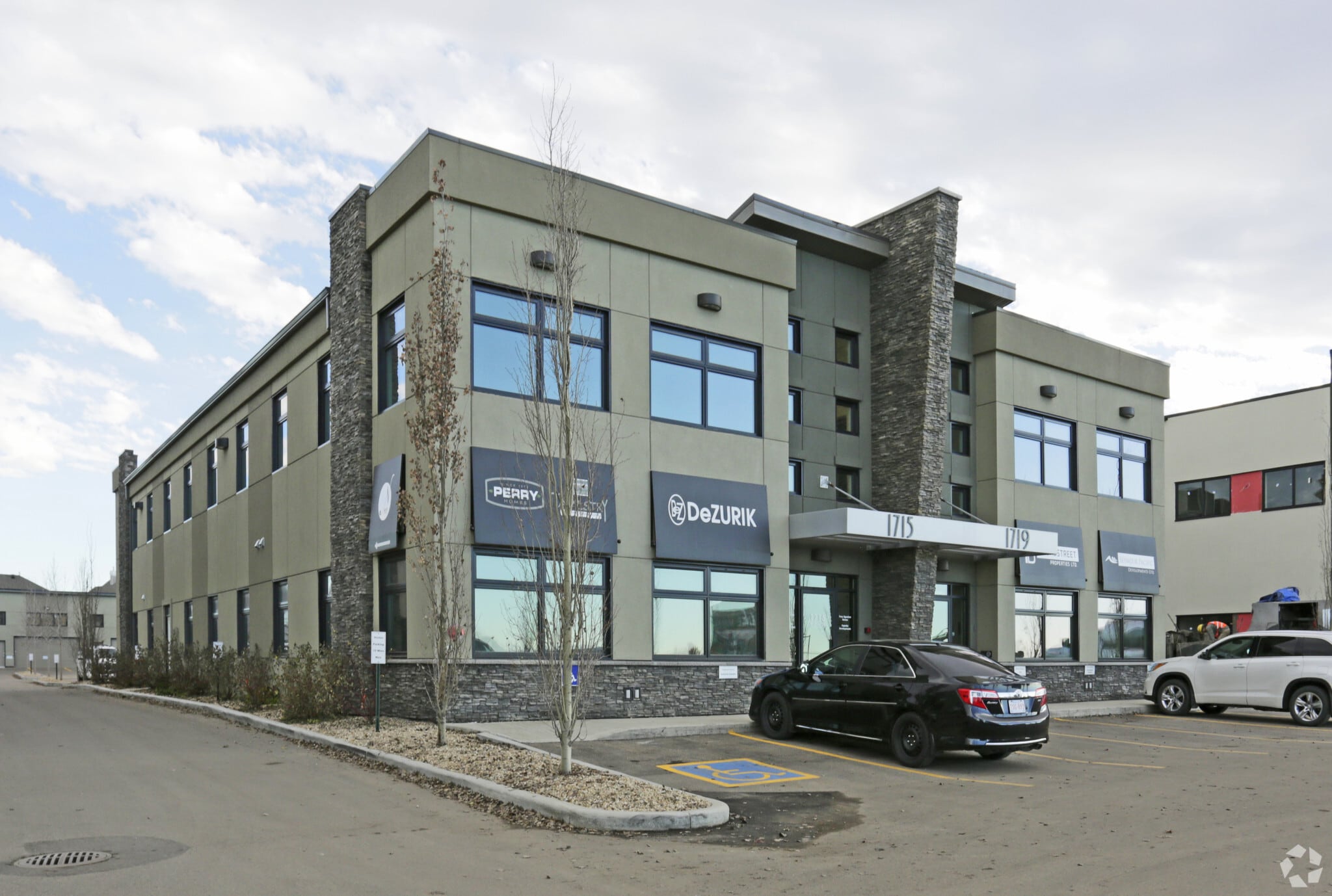 1715-1719 91st St, Edmonton, AB for sale Primary Photo- Image 1 of 1