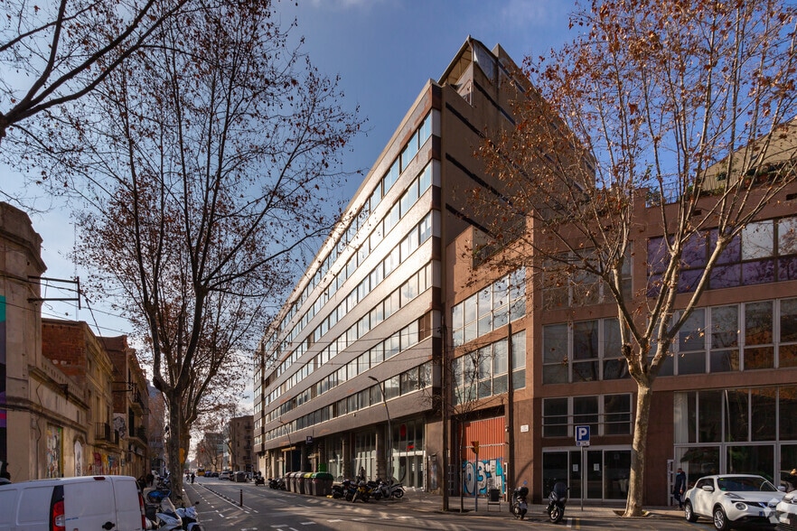 Office in Barcelona, Barcelona for lease - Building Photo - Image 2 of 3