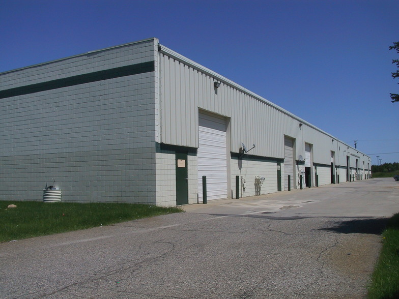 3200-3214 Adventure Ln, Oxford, MI for lease - Building Photo - Image 3 of 4