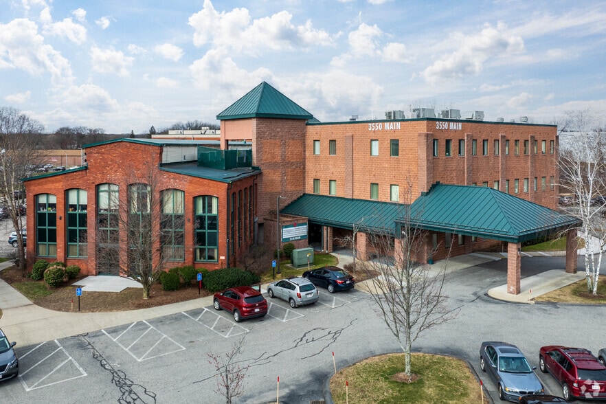 3550 Main St, Springfield, MA for lease - Primary Photo - Image 1 of 16