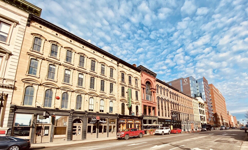 121 W Main St, Louisville, KY for sale - Building Photo - Image 1 of 1