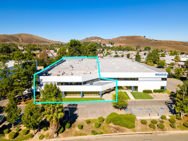 2255 Union Pl, Simi Valley, CA for lease - Building Photo - Image 1 of 12