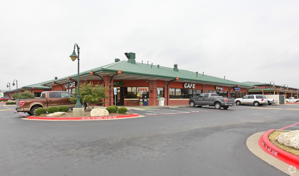 601 E Whitestone Blvd, Cedar Park, TX for lease - Primary Photo - Image 1 of 2