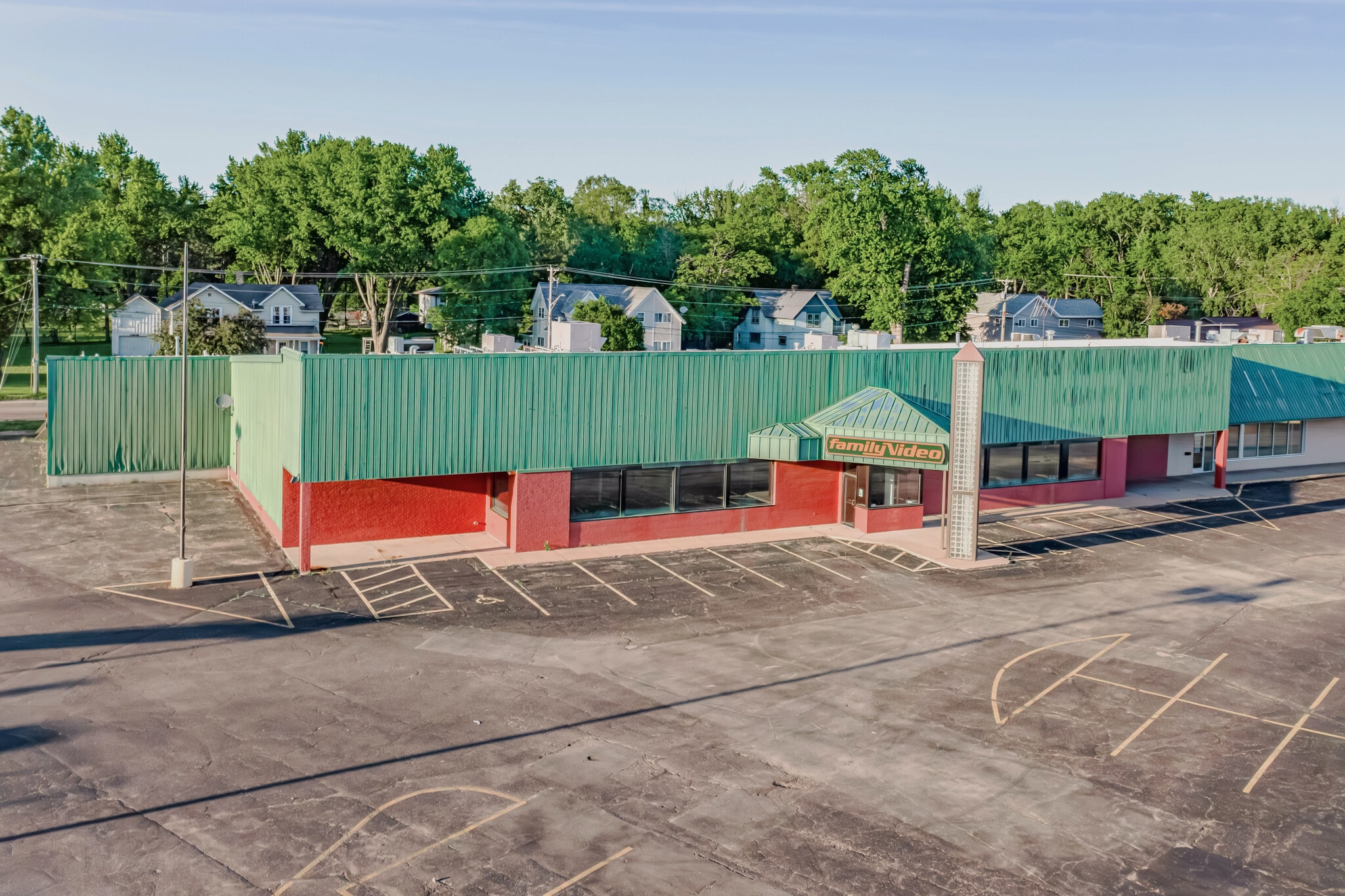406 Wolf River Plz, New London, WI for lease Building Photo- Image 1 of 1