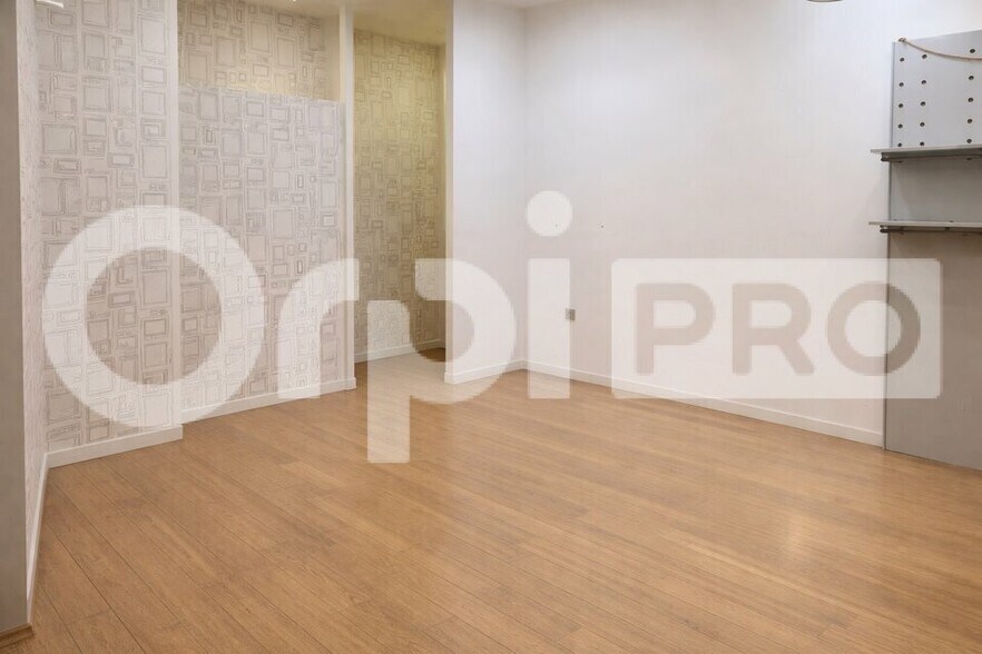 Retail in Montluçon for lease - Interior Photo - Image 2 of 5