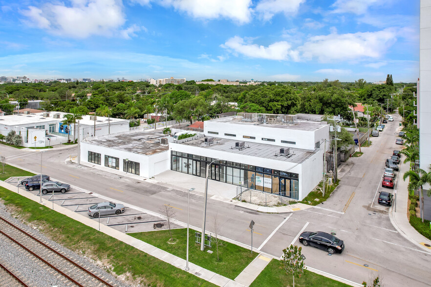 5570 NE 4th Ave, Miami, FL for lease - Building Photo - Image 1 of 4