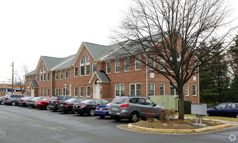 9667 Main St, Fairfax, VA for sale - Primary Photo - Image 1 of 1