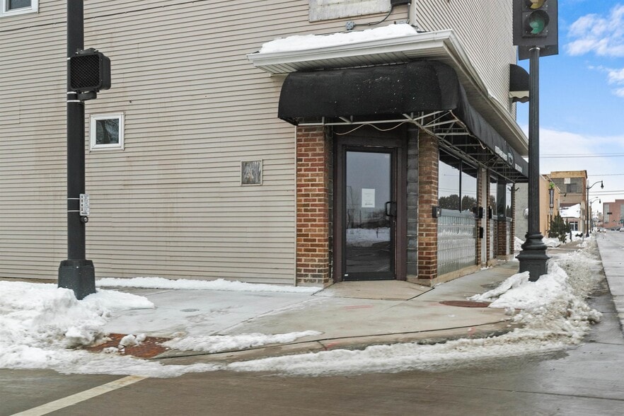 1027 S Main St, Oshkosh, WI for sale - Building Photo - Image 2 of 47