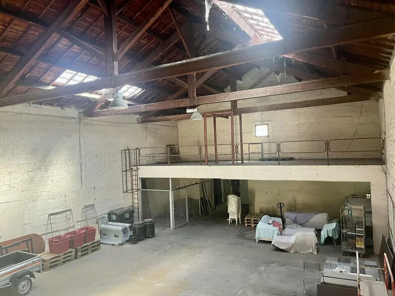 Flex in Carpentras for lease - Interior Photo - Image 1 of 12