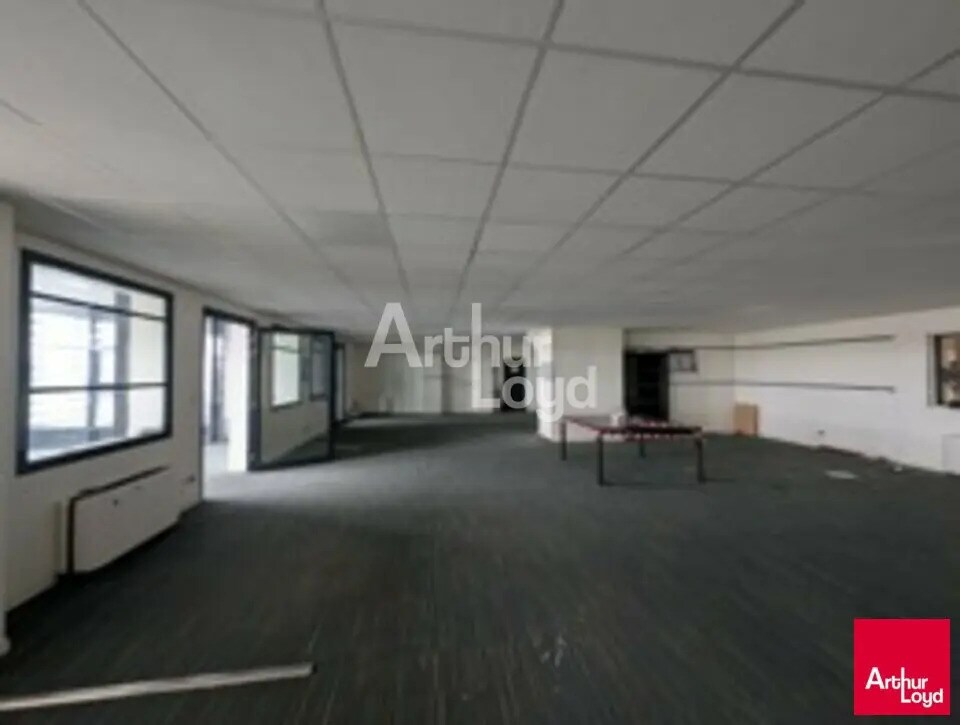 Flex in SAINT-BARTHELEMY-D'ANJOU for lease Interior Photo- Image 1 of 3