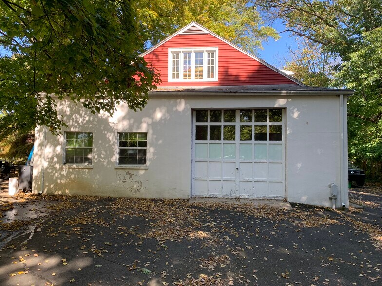 631-2 Spring Valley Rd, Doylestown, PA for sale - Building Photo - Image 1 of 1