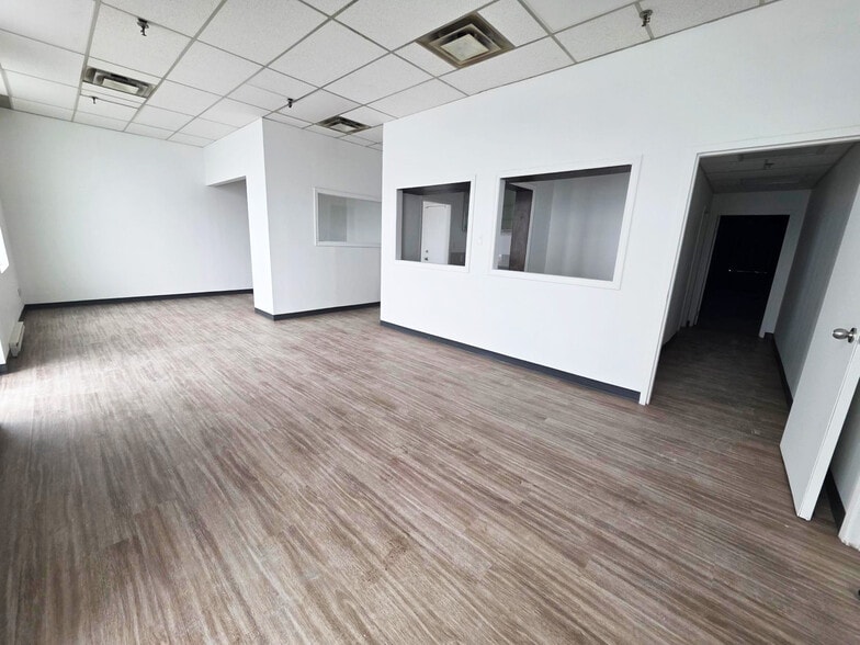 67 Westmore Dr, Toronto, ON for sale - Interior Photo - Image 2 of 12