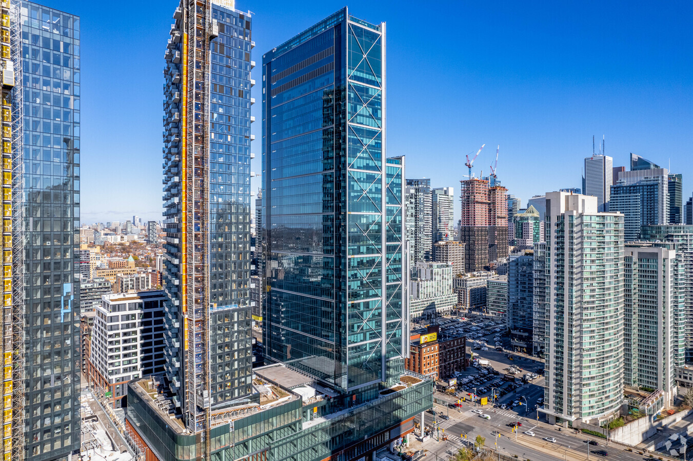 8 Spadina Ave, Toronto, ON - The Well | LoopNet