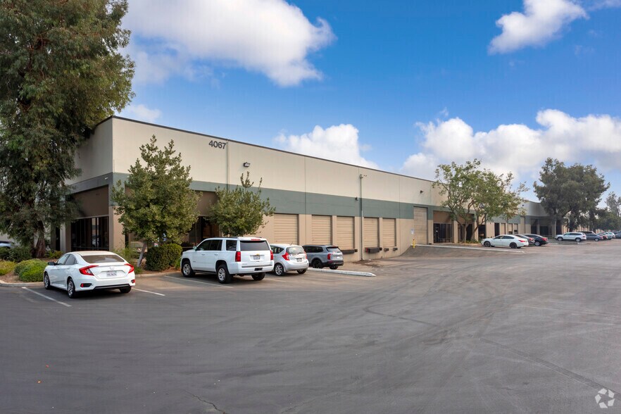 4067 W Shaw Ave, Fresno, CA for sale - Building Photo - Image 2 of 6