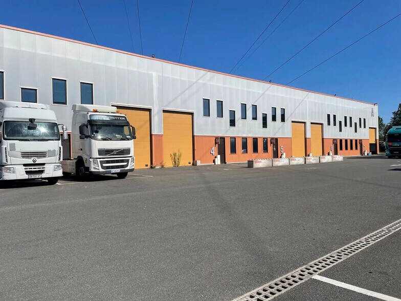 2 Rue Des Verts Buissons, Le Coudray-Montceaux for lease - Building Photo - Image 1 of 5