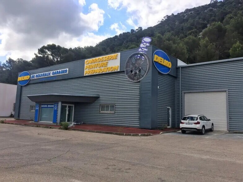 Flex in Gémenos for lease - Building Photo - Image 1 of 10