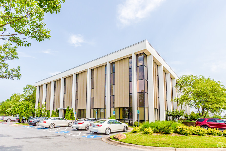 10802 Executive Center Dr, Little Rock, AR for lease - Primary Photo - Image 1 of 5