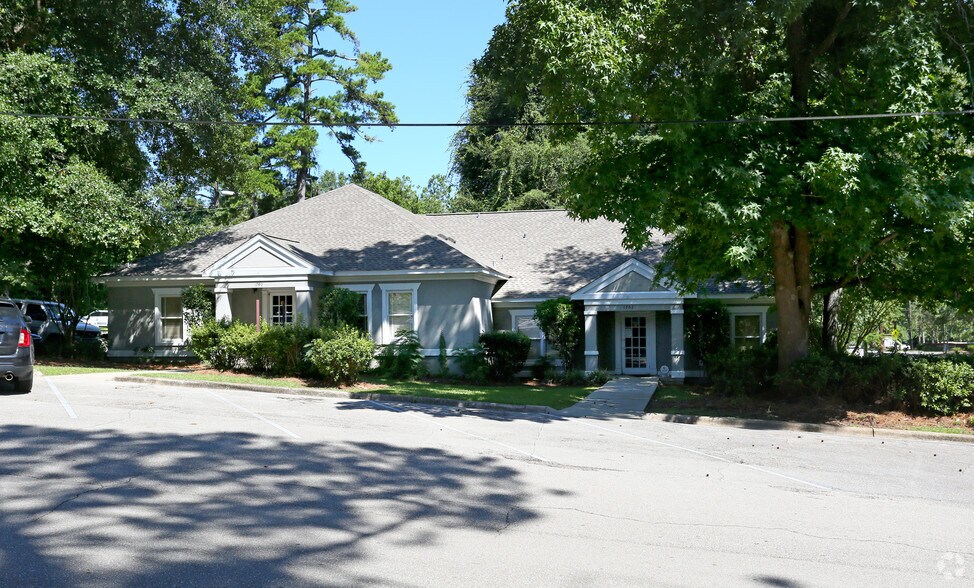 1702 Riggins Rd, Tallahassee, FL 32308