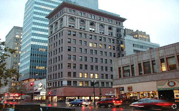 1300 Broadway, Oakland, CA for lease - Building Photo - Image 2 of 8