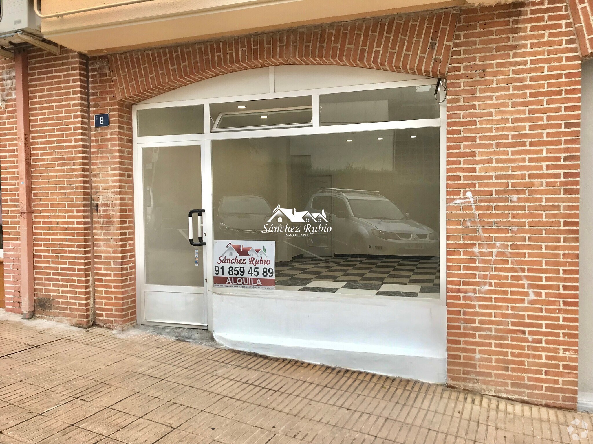 Retail in Torrelodones, Madrid for lease Interior Photo- Image 1 of 2
