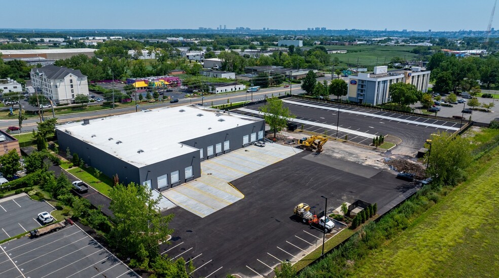 890 Paterson Plank Rd, East Rutherford, NJ for lease - Building Photo - Image 1 of 12