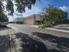 4445 26th St W, Bradenton, FL for lease Building Photo- Image 2 of 8