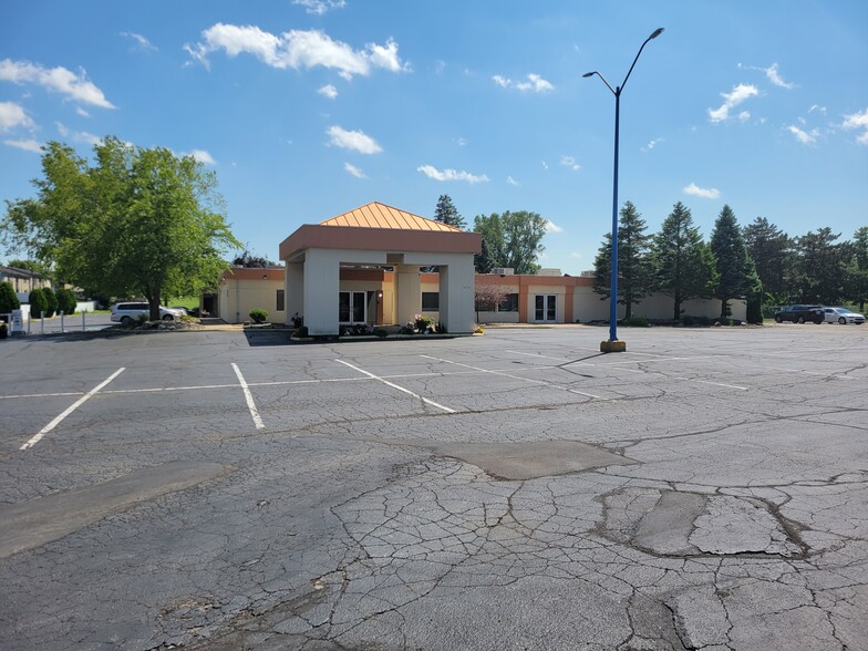 1575 W Maumee St, Adrian, MI for sale - Building Photo - Image 1 of 1