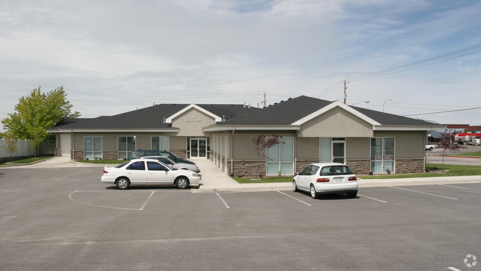 3479-3491 W 4800 S, Roy, UT for lease - Building Photo - Image 2 of 17