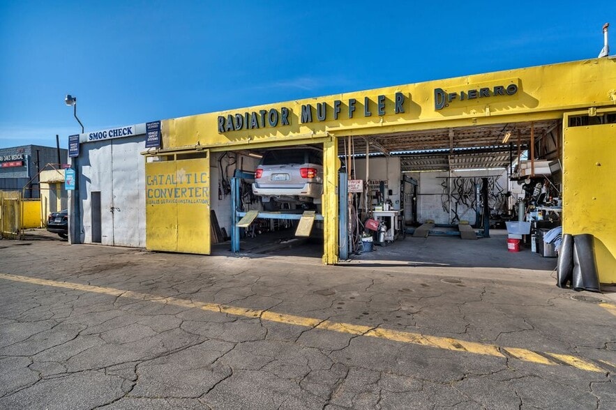 10741 San Fernando Rd portfolio of 4 properties for sale on LoopNet.com - Building Photo - Image 3 of 10