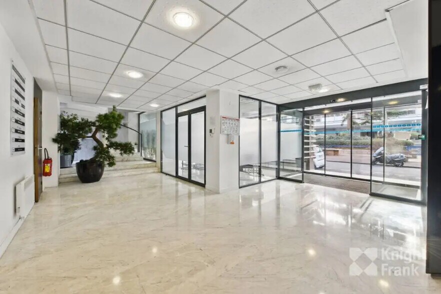 28-28 Rue Du Docteur Finlay, Paris for lease - Building Photo - Image 2 of 13