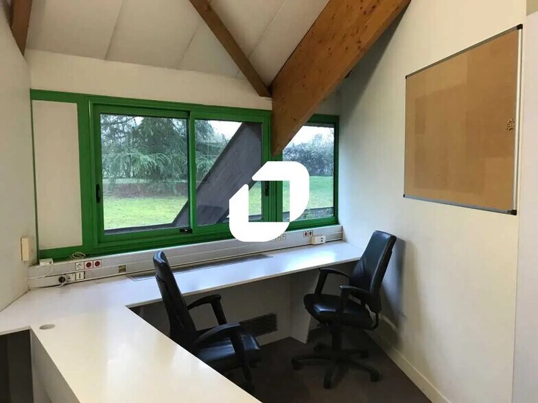 Office in SAINT-OUEN-L'AUMONE for lease - Interior Photo - Image 2 of 6