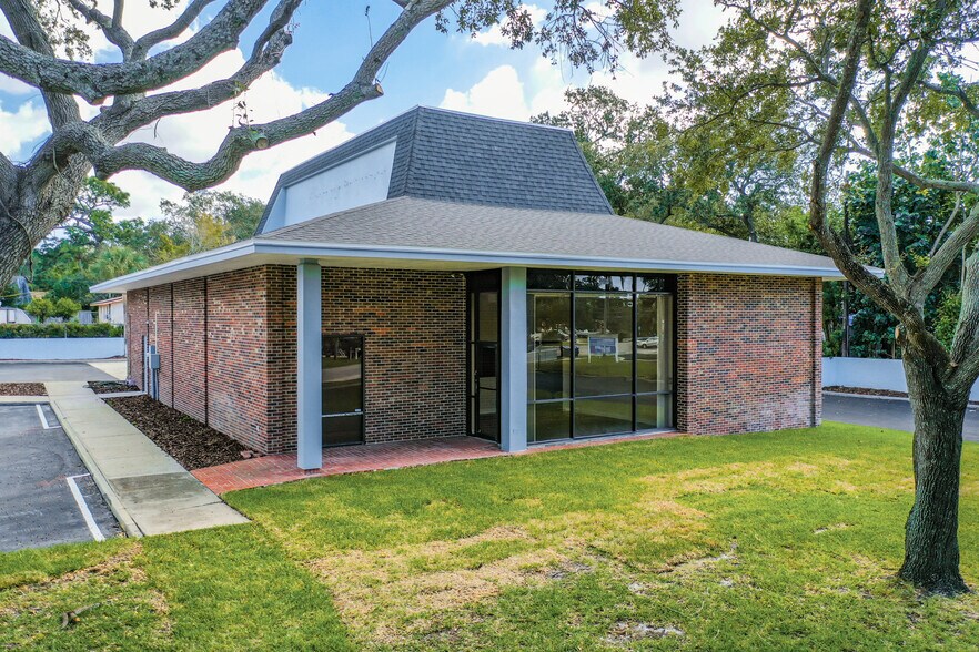 1603 Indian Rocks Rd S, Largo, FL for sale - Primary Photo - Image 1 of 1