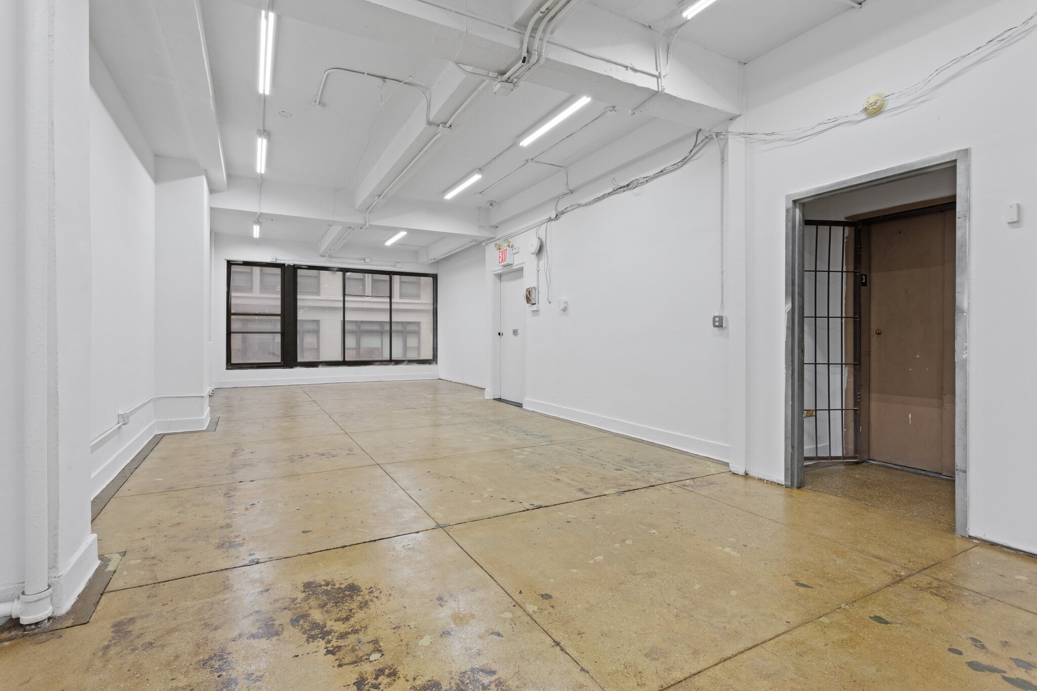 218 W 37th St, New York, NY for lease Interior Photo- Image 1 of 6