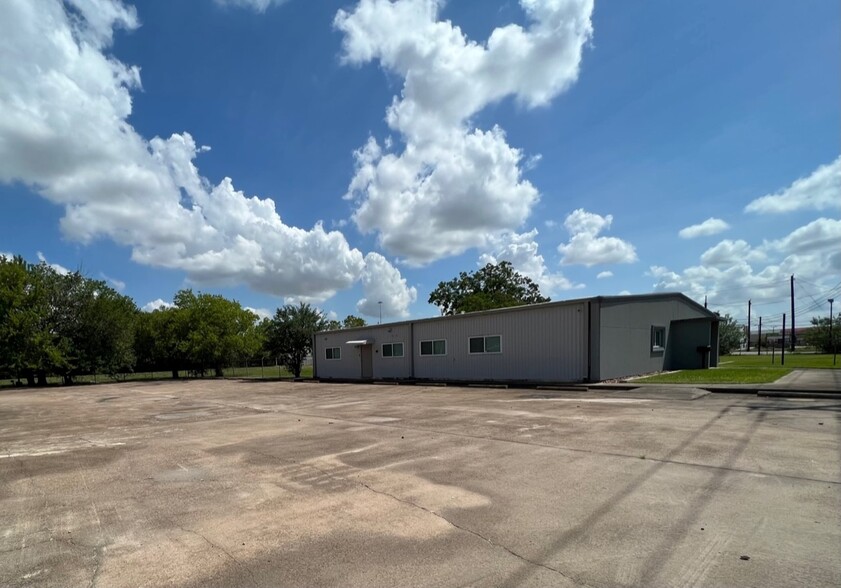 5401 Spencer Hwy, Pasadena, TX for sale - Building Photo - Image 1 of 1